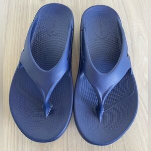 OOFOS Women Deep Blue Flip-Flops
